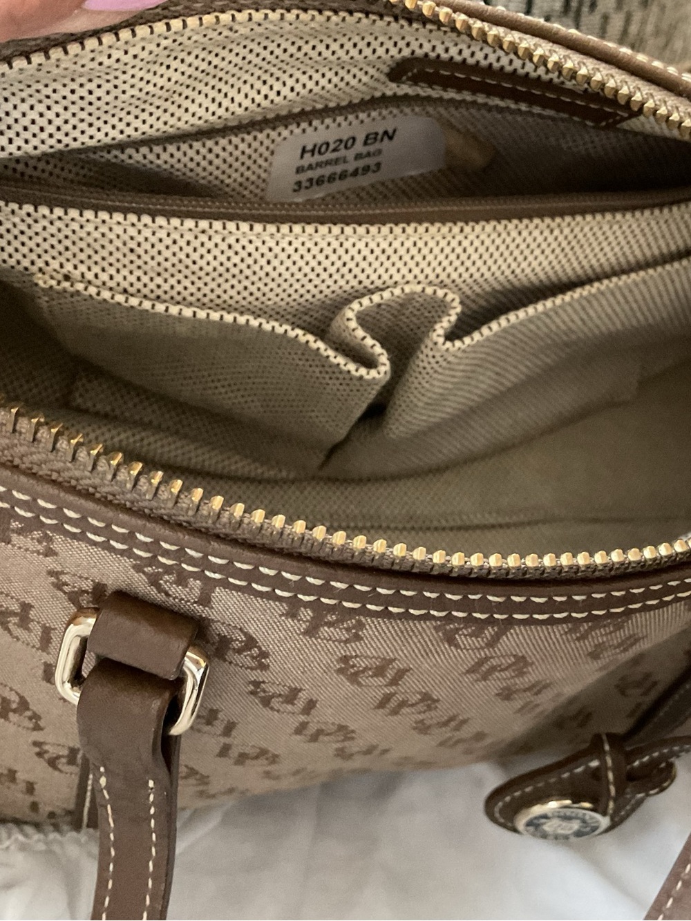 VINTAGE DOONEY & BOURKE BARREL BAG - Picture 10 of 16